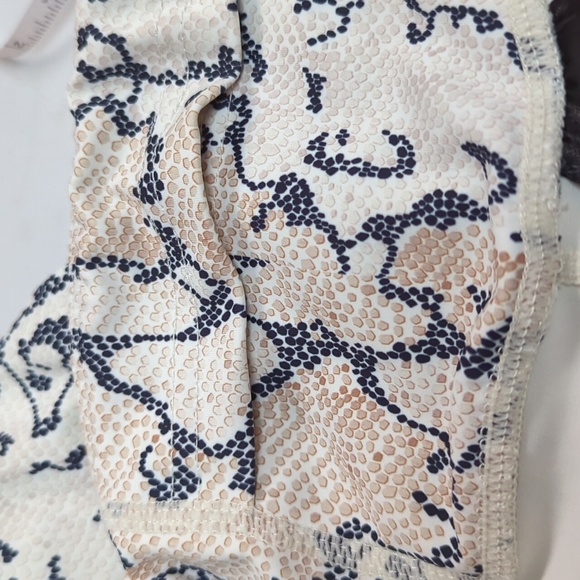 ALL FENIX leggings, size L, snake skin pattern - Picture 5 of 6